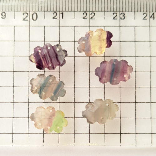 高品質フローライト 4つ穴雲型小 1個 天然石 ☆buchuchu☆ 通販 