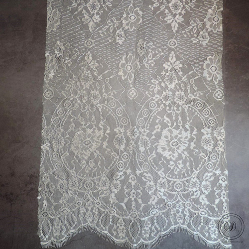AntiqueSquareLaceCollar