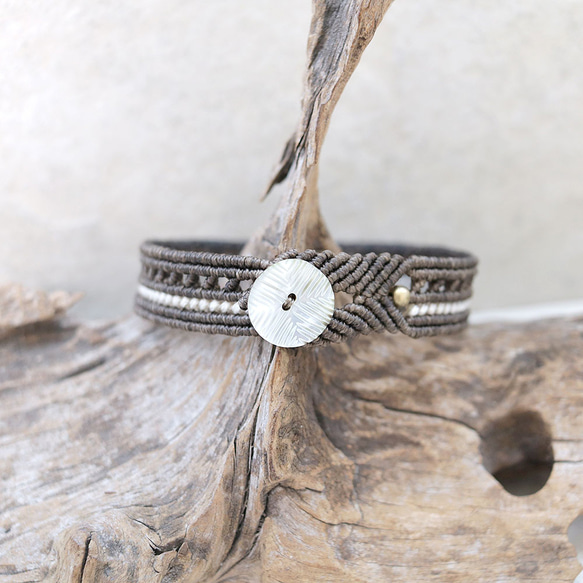 シェルボタン1本ラインマクラメブレスレットmacb020エスニックアジアンエキゾチックなアクセサリー 2枚目の画像