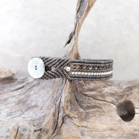 シェルボタン1本ラインマクラメブレスレットmacb020エスニックアジアンエキゾチックなアクセサリー 1枚目の画像