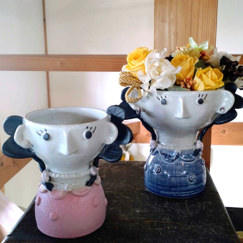 陶器製花瓶 小人形付き 陶器製花瓶 小人形付き