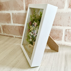グリーンと小花の花束＊ホワイトボックスフレーム　木製　スタンド付き　置き掛け両用　インテリア雑貨 4枚目の画像
