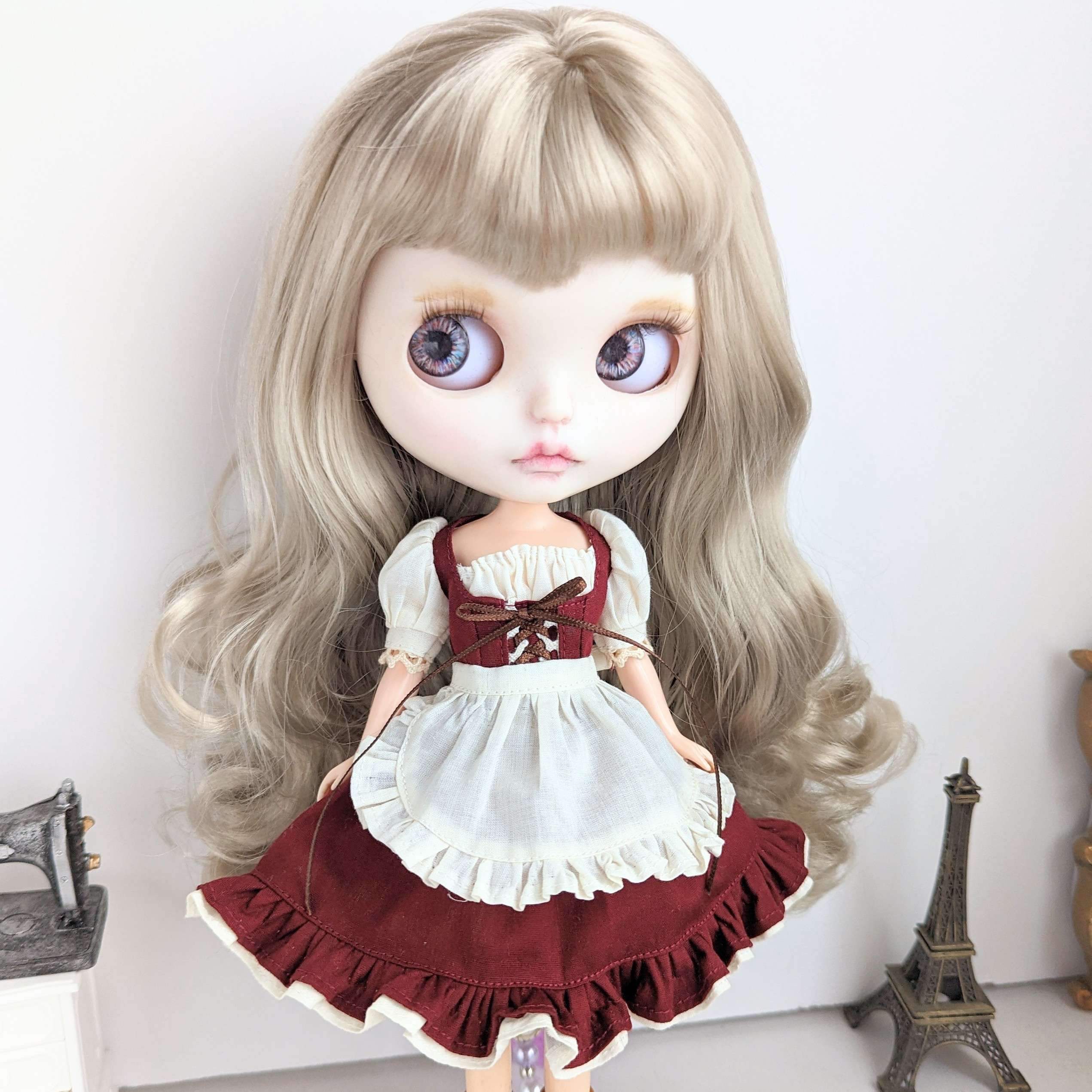 885【ブライス ワンピース】ワインレッドのディアンドル風ワンピース※ブライスアウトフィット