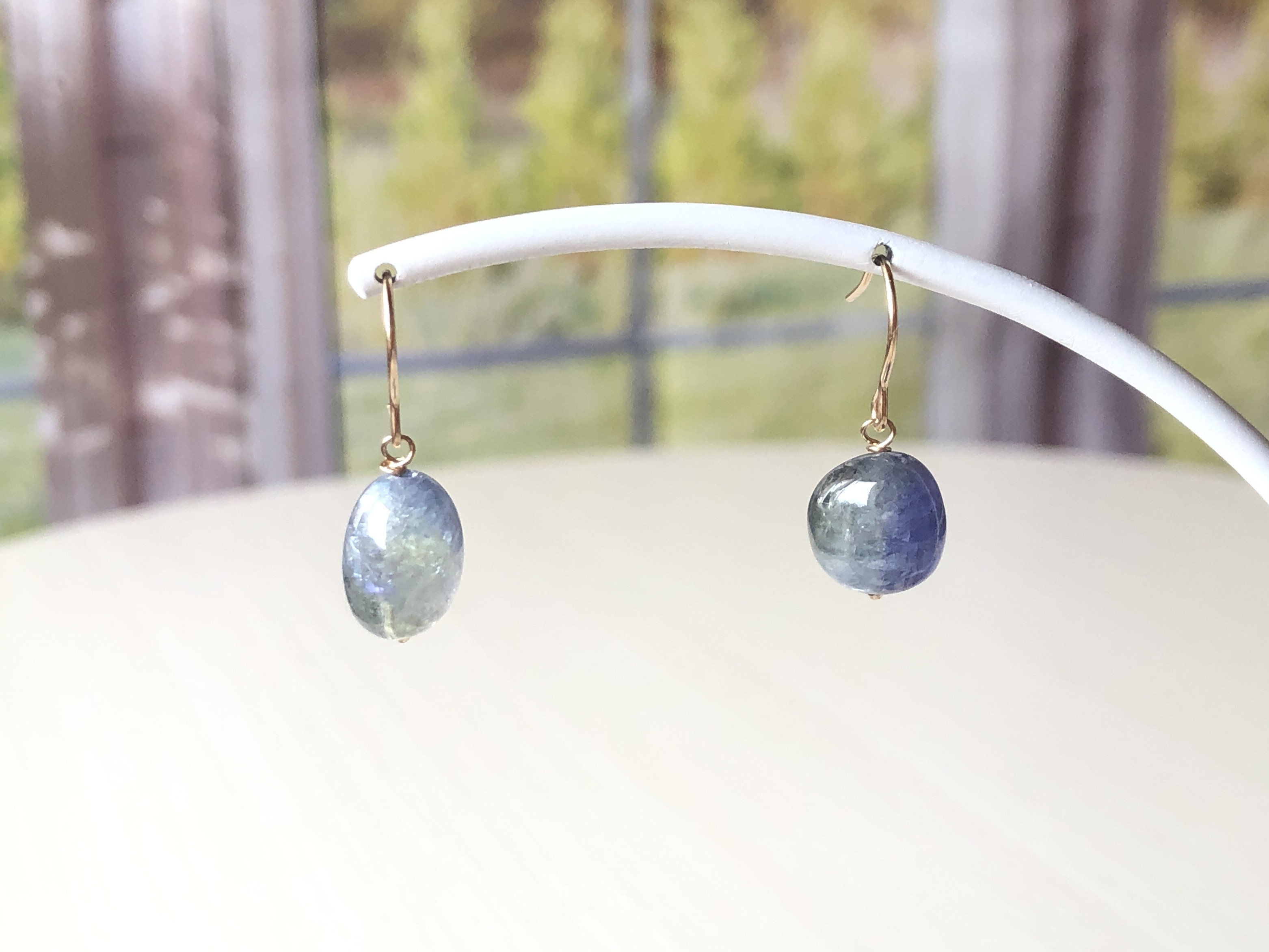 【14kgf】ゴールドフィルド / 天然石　 宝石質 AAA- バイカラータンザナイトタンブル　ピアス