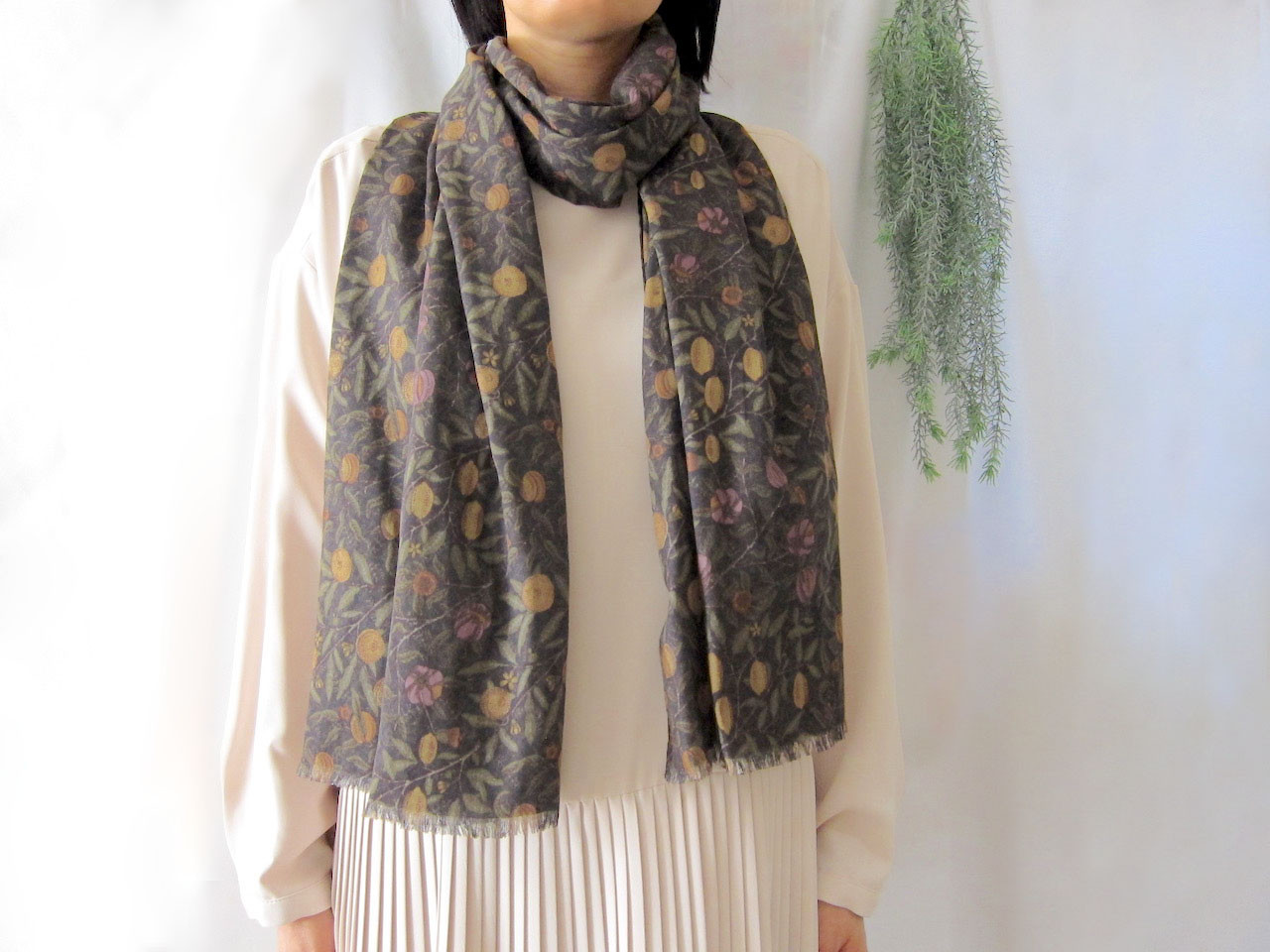 《特集掲載》【受注制作】ウィリアムモリス フルーツ 大判ガーゼストール ブラウン