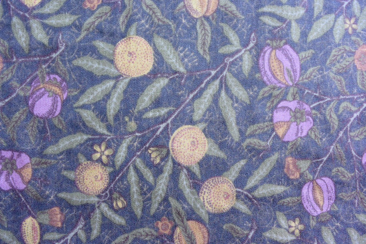 《特集掲載》【受注制作】ウィリアムモリス フルーツ 大判ガーゼストール ブラウン