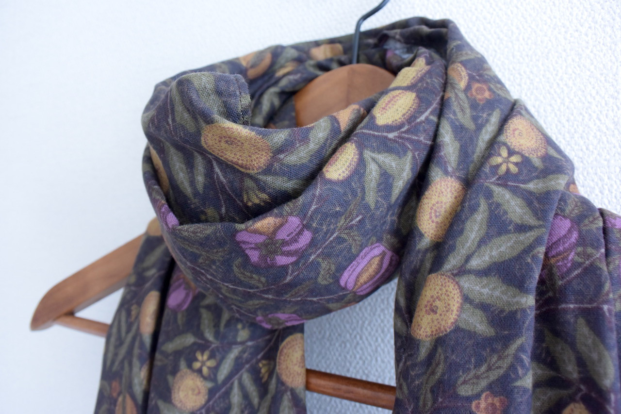 《特集掲載》【受注制作】ウィリアムモリス フルーツ 大判ガーゼストール ブラウン