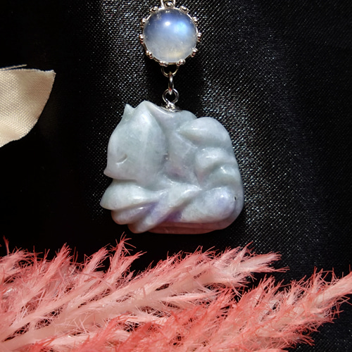 糸魚川翡翠 °°*° 九尾の狐 °*°** ペンダント ネックレス・ペンダント