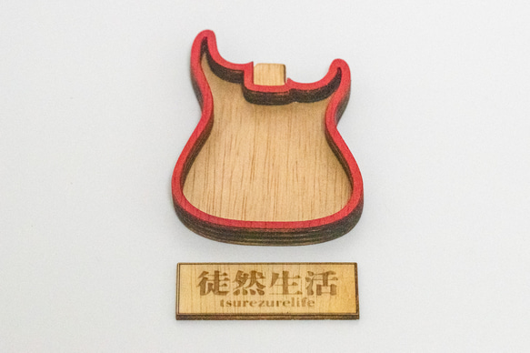 ギターピック皿 木製トレイ ウッドクラフト (エレキギターST赤) 2枚目の画像