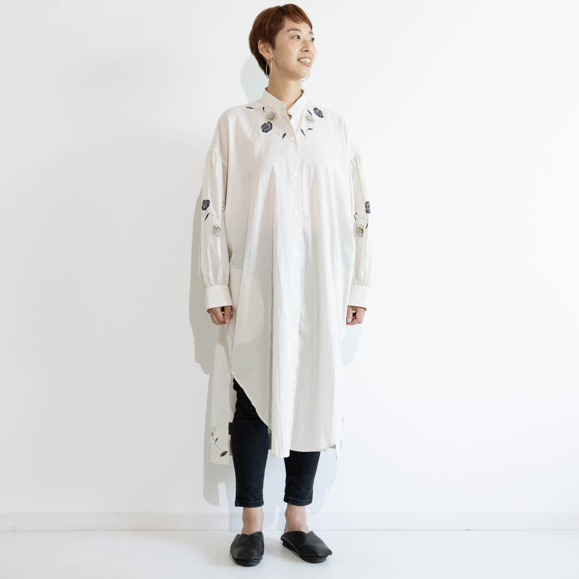 ＜ポイントは更紗柄＞手描きソフトワッシャー・ロングブラウス【洗濯機で洗える】