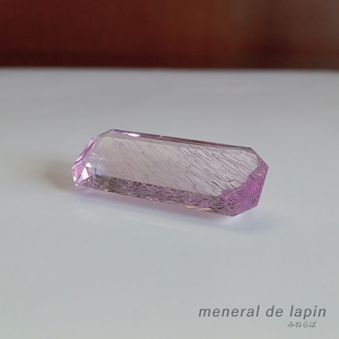 クンツァイト　針状結晶入り ルース　28.0カラット