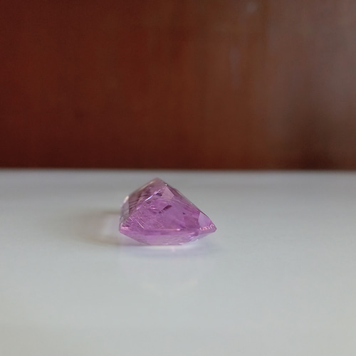 クンツァイト 針状結晶入り ルース 28.0カラット 天然石 mineral de 