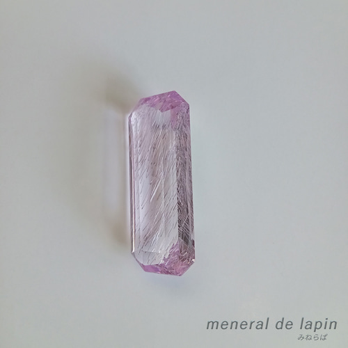 クンツァイト 針状結晶入り ルース 28.0カラット 天然石 mineral de