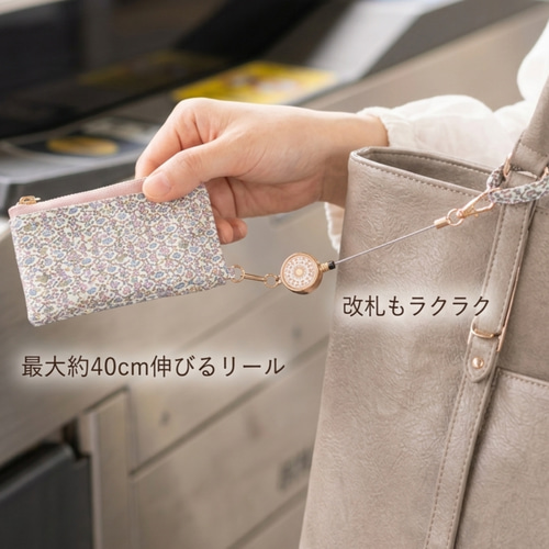 透明ポケットでそのままタッチ♪ 花柄マルチパスケース 水に強い