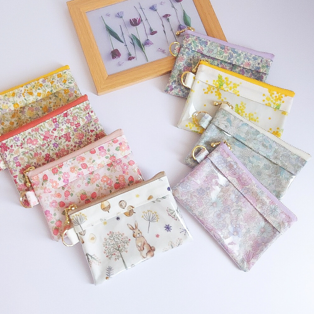 リバティ ラミネート リール式キーケース〈ミシェル〉ふわピーチ リバティ ラミネート リール式キーケース〈ミシェル〉ふわピーチ