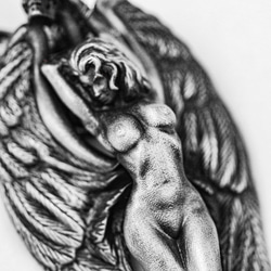 天使のペンダントネックレス アールデコ調 パーティーグッズ 悪魔のネックレス 像の装飾 デザインアートペンダント 3枚目の画像