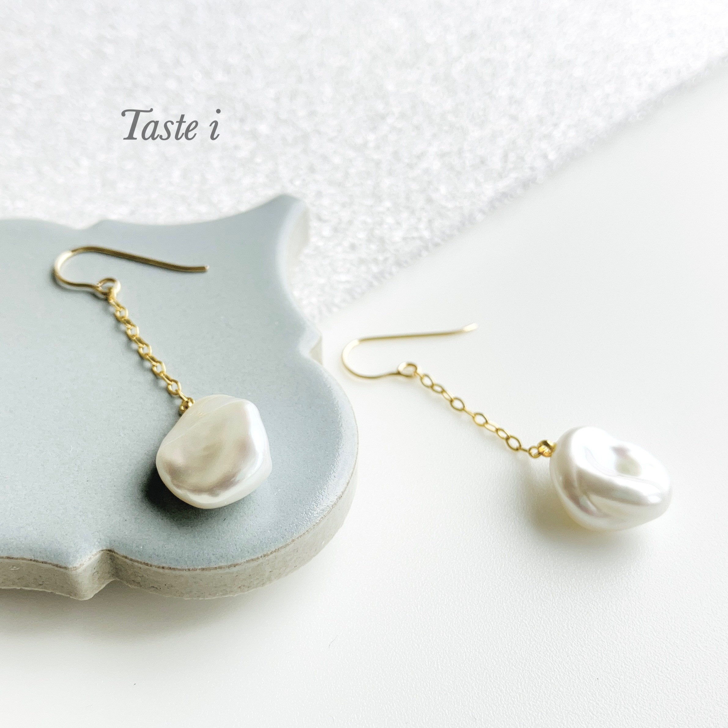 【大人テイスト】淡水バロックパールの揺れるフックタイプピアス　14kgf〔10051〕