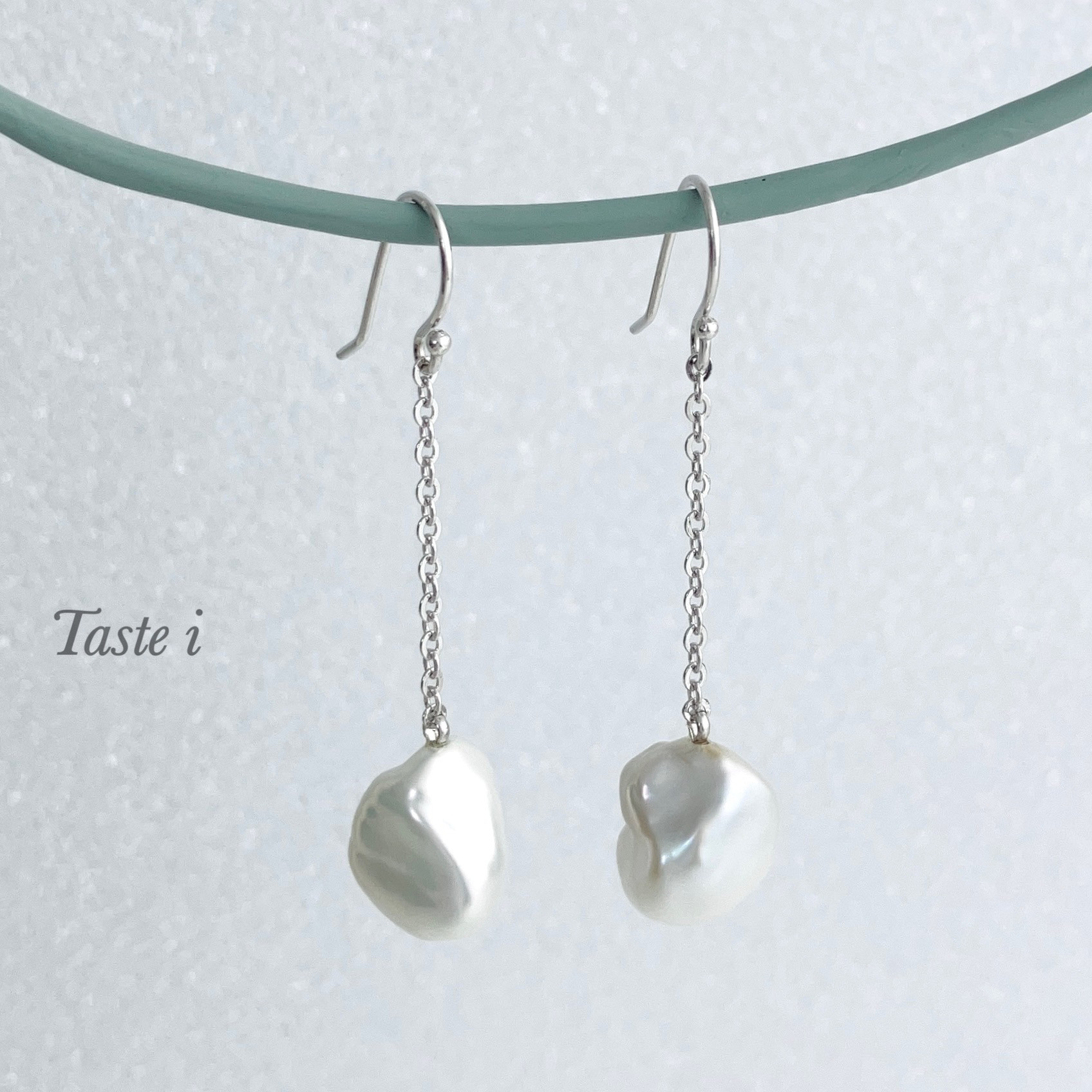 【大人テイスト】淡水バロックパールの揺れるフックタイプピアス　シルバー925〔10052〕