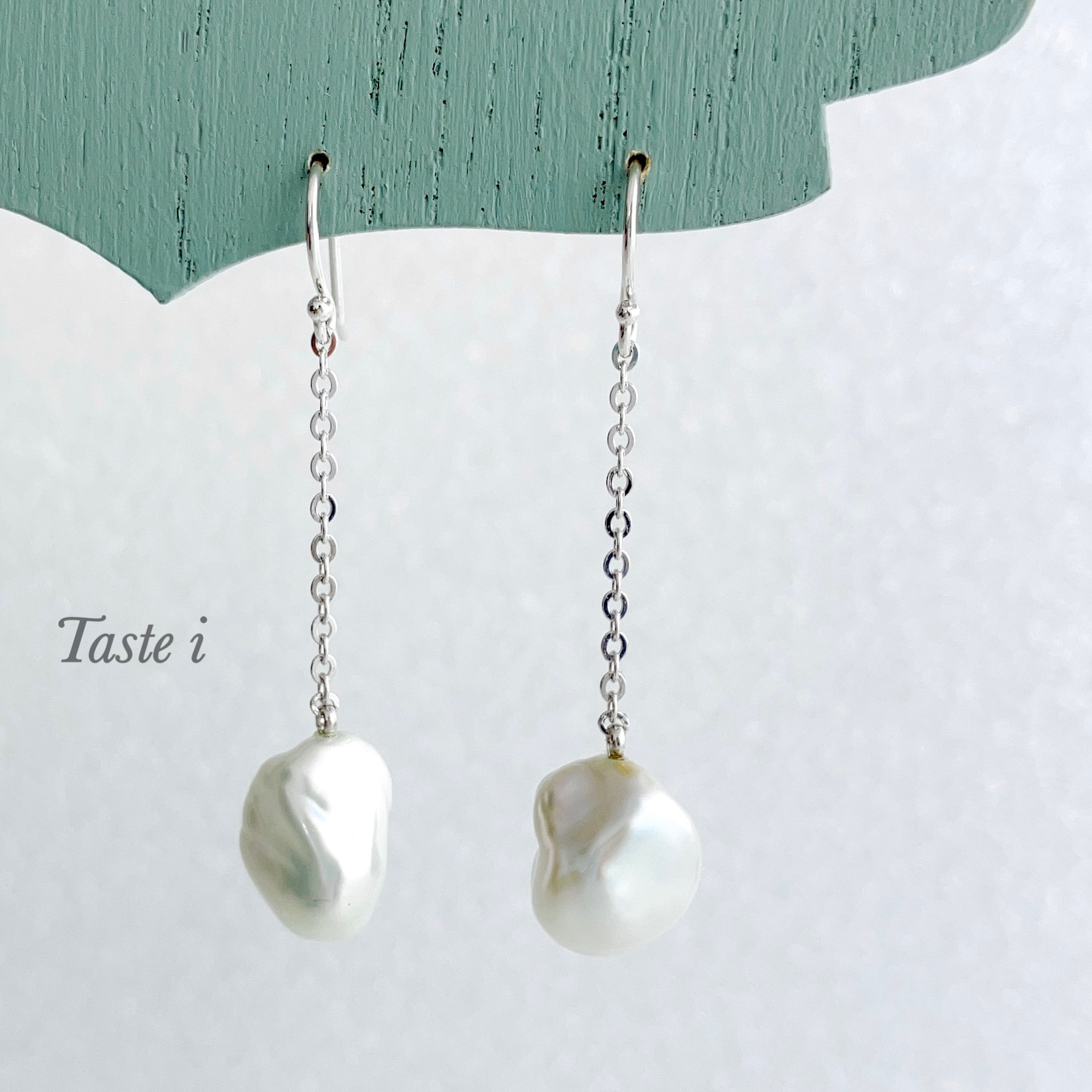 【大人テイスト】淡水バロックパールの揺れるフックタイプピアス　シルバー925〔10052〕