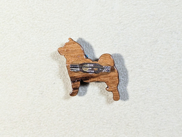 木製　ブローチ　（　柴犬　） 3枚目の画像