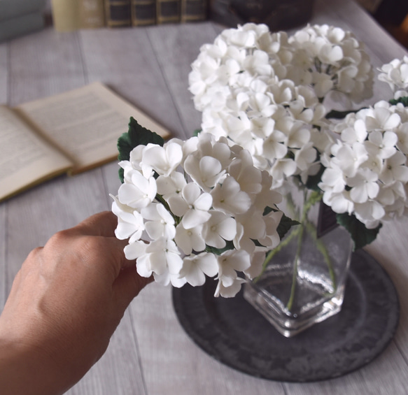 ◆粘土のお花◆ 紫陽花　ホワイト　ヘイル・スクエアベース …A803 7枚目の画像