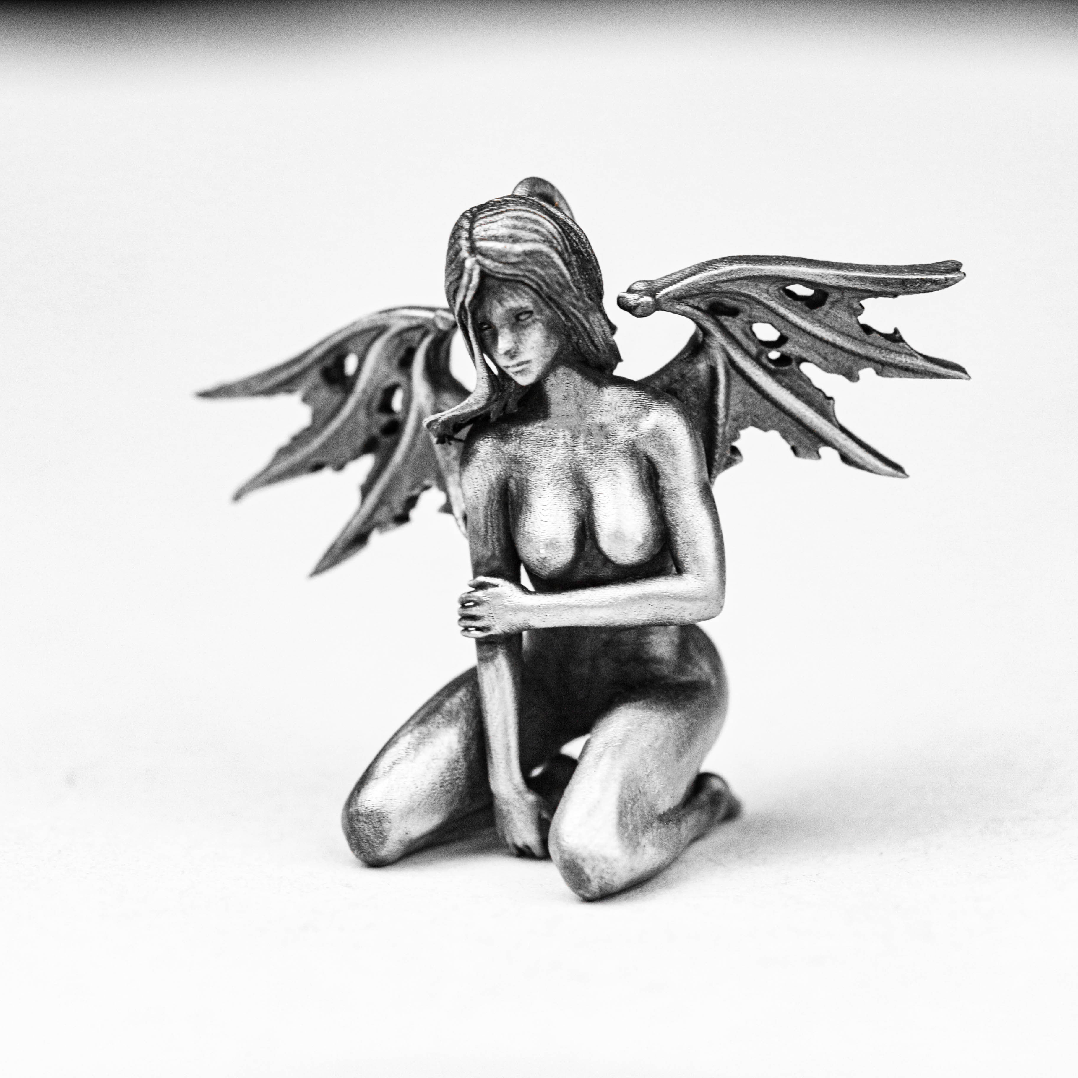 女神への贈り物に最適！ナイトエンジェルドロップペンダント ヌードガールグラマー アンティークシルバー ティーンエイジシル