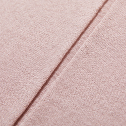 夏季羊毛針織粉紅230512-1是一款從春季到秋季都易於穿著的針織品，採用功能性材料製成，可用於廣泛的季節。 第8張的照片