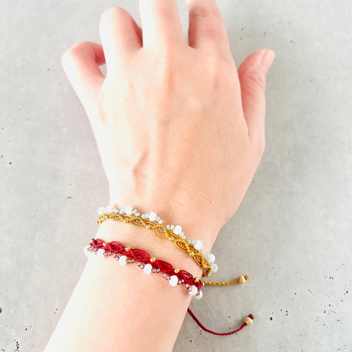 再販】ビーズと紐のフリルブレスレット＊アガット レッド＊ ミサンガ風