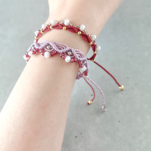再販】ビーズと紐のフリルブレスレット＊アガット レッド＊ ミサンガ風