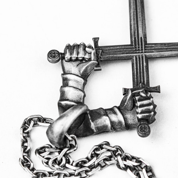 高品質のネックレスペンダント - 十字架の剣のシルバージュエリー - ハンドメイドの銀の剣のペンダント - 意味のあるジ 2枚目の画像