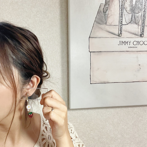 いちごとお花のイヤリング】いちご 苺 イヤリング かわいい 揺れる
