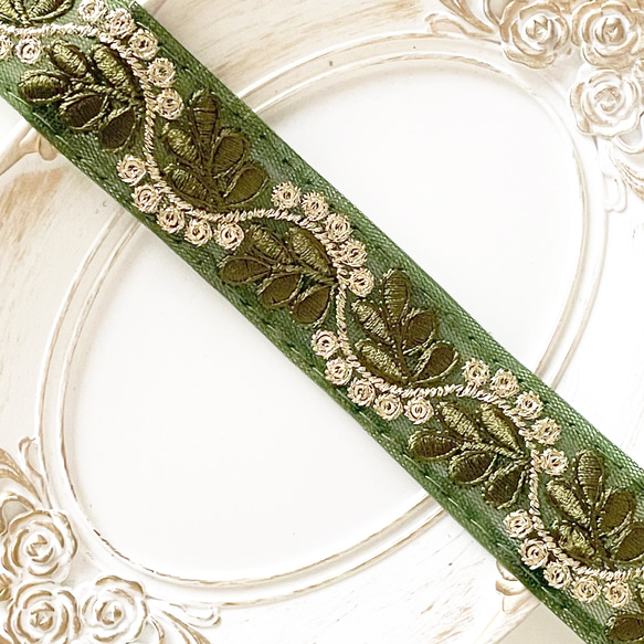 [ 270 ] 抹茶 モスグリーン 葉っぱ 幅:3cm インド刺繍 リボン 1枚目の画像