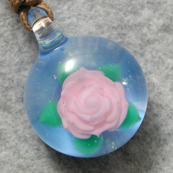 小さなバラ(ピンク) とんぼ玉 ガラス ネックレス No2246 1枚目の画像