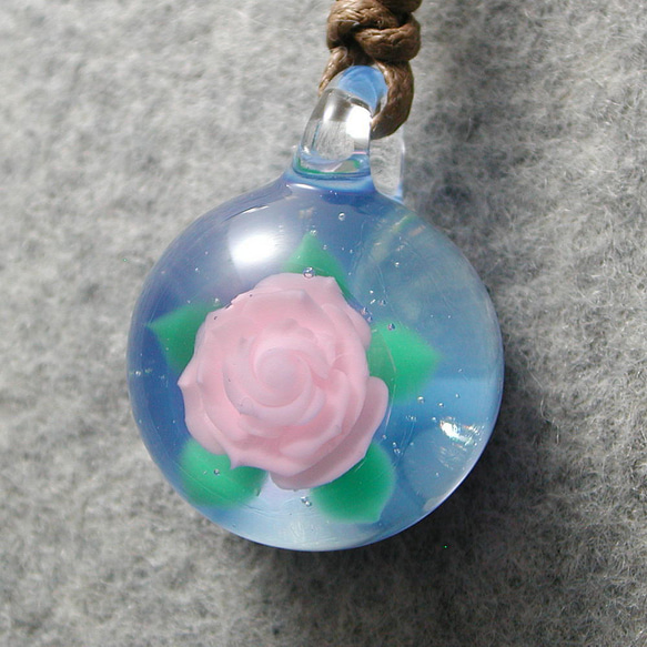 小さなバラ(ピンク) とんぼ玉 ガラス ネックレス No2246 4枚目の画像