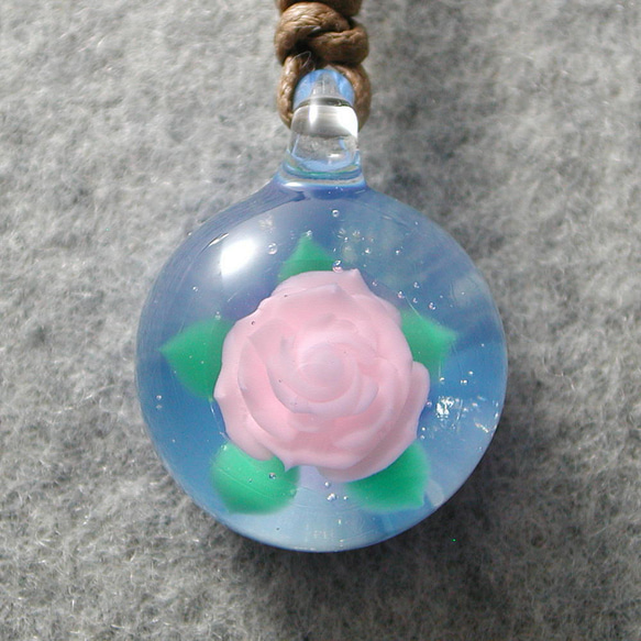 小さなバラ(ピンク) とんぼ玉 ガラス ネックレス No2246 2枚目の画像