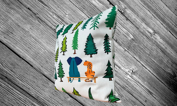 森林墊大象和老虎在森林-扁柏香味- 第4張的照片