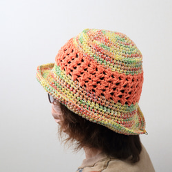 サマーニット帽　手編みのバケットハット　かぎ針編み　夏糸　クロッシェ　帽子　オレンジ系　メンズ　レディース　ジュニア 1枚目の画像