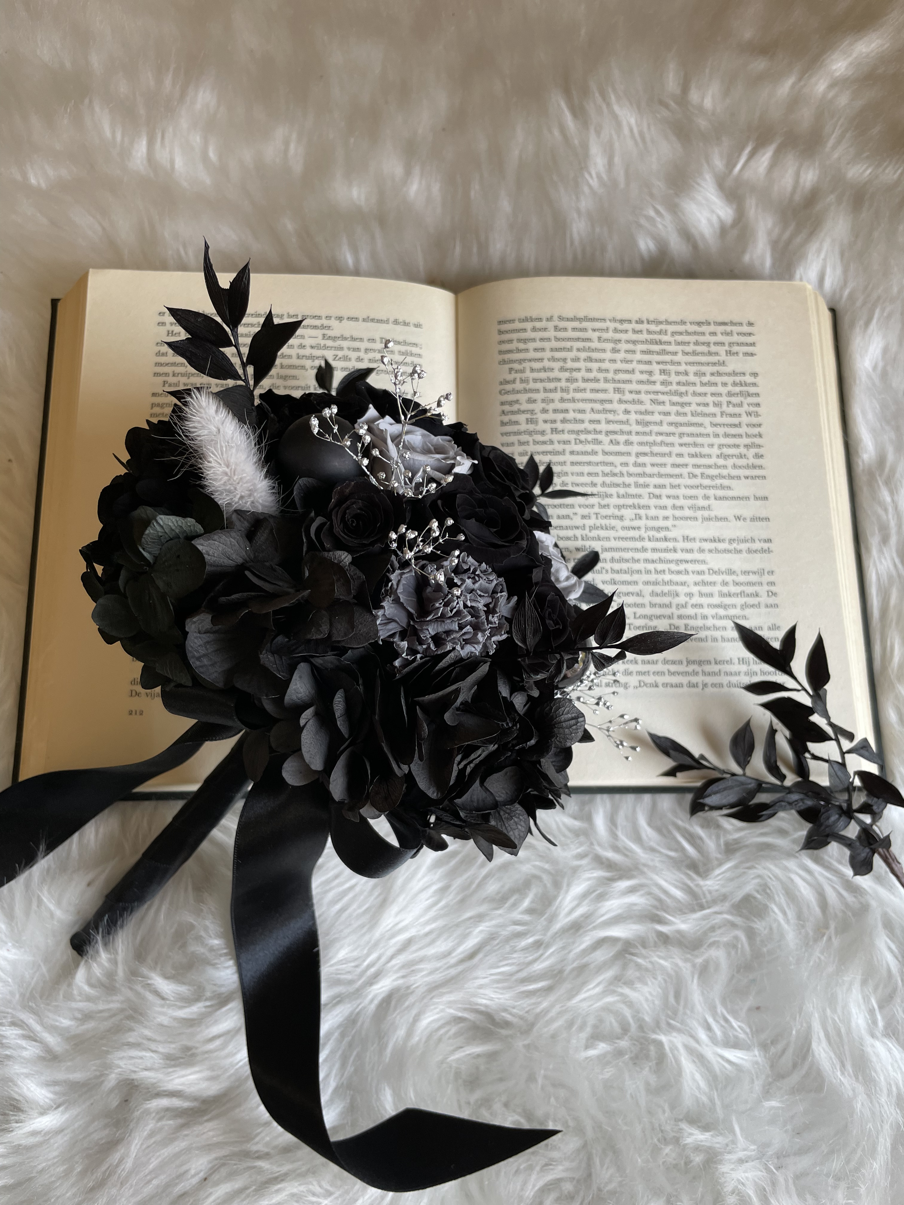 黒のブーケ プリザーブドフラワーモノトーン シックでスタイリッシュな