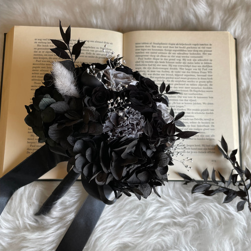 黒のブーケ プリザーブドフラワーモノトーン シックでスタイリッシュな