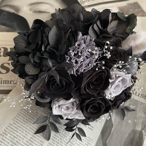 黒のブーケ プリザーブドフラワーモノトーン シックでスタイリッシュな