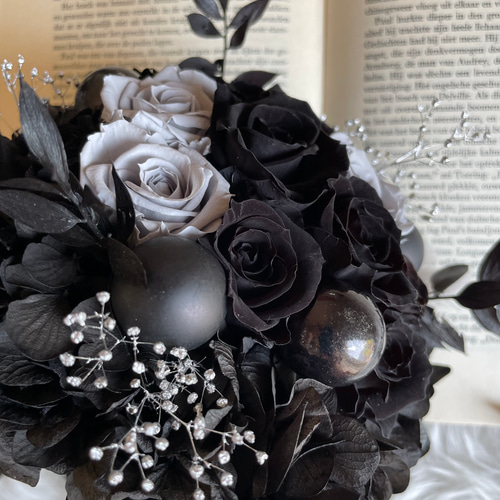 黒のブーケ プリザーブドフラワーモノトーン シックでスタイリッシュな