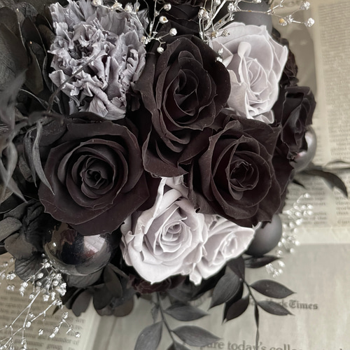 黒のブーケ プリザーブドフラワーモノトーン シックでスタイリッシュな