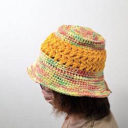 サマーニット帽　手編みのバケットハット　かぎ針編み　夏糸　クロッシェ　帽子　サフランイエロー　メンズ　レディース 2枚目の画像