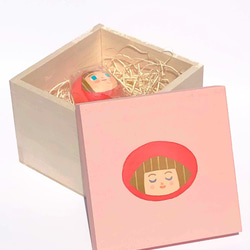 童話　赤ずきん【木箱と額入りイラスト付】小こけし。　かわいい木製人形。誕生日・記念日・ご褒美プレゼントに。 4枚目の画像