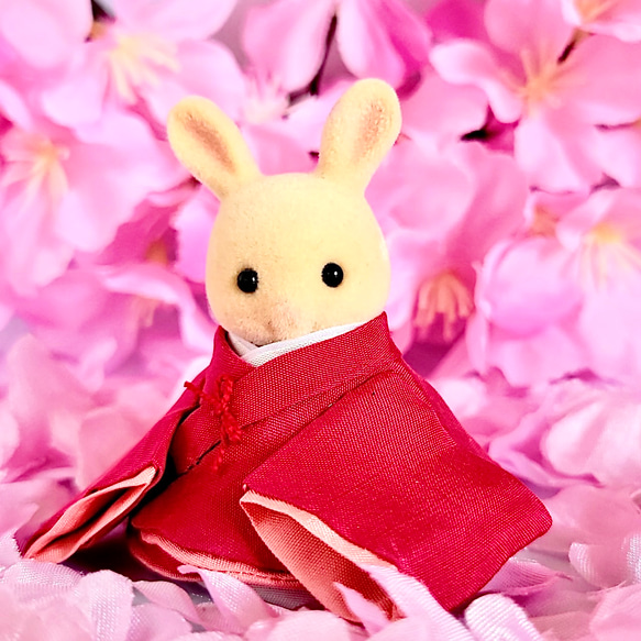 580 小さな着せ替えお着物〈赤ちゃん〉絹地産着　薔薇色に紅梅かさね【襟仕様変更】 1枚目の画像