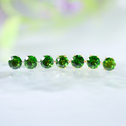 【天然石クロムダイオプサイトのシンプルな一粒スタッドピアス】緑 / 4mm /サージカルステンレス / つけっぱなしok 7枚目の画像