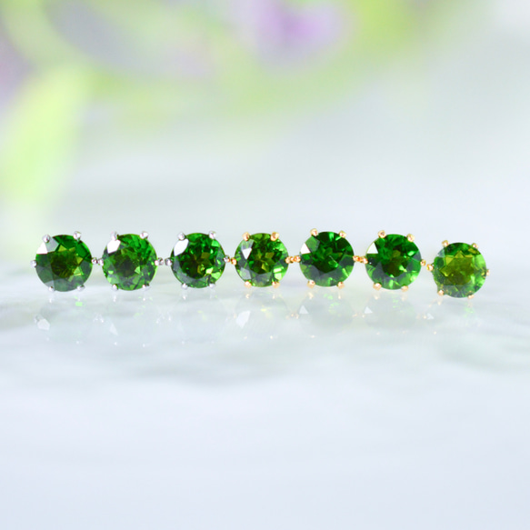 【天然石クロムダイオプサイトのシンプルな一粒スタッドピアス】緑 / 4mm /サージカルステンレス / つけっぱなしok 7枚目の画像
