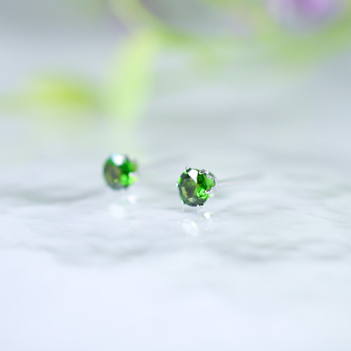 天然石クロムダイオプサイトのシンプルな一粒スタッドピアス】緑 / 4mm
