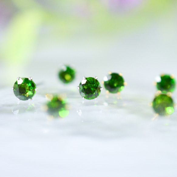 【天然石クロムダイオプサイトのシンプルな一粒スタッドピアス】緑 / 4mm /サージカルステンレス / つけっぱなしok 8枚目の画像