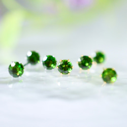 【天然石クロムダイオプサイトのシンプルな一粒スタッドピアス】緑 / 4mm /サージカルステンレス / つけっぱなしok 9枚目の画像
